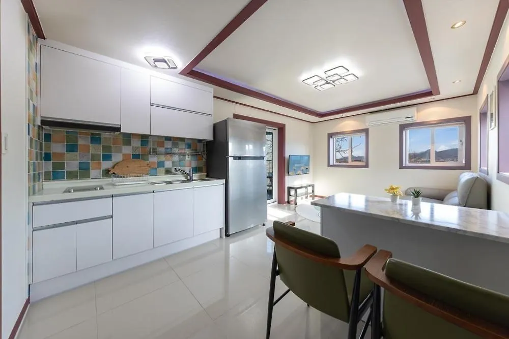 Ganghwa Punggyeongi Meomuneun Got Sonsu Guest house