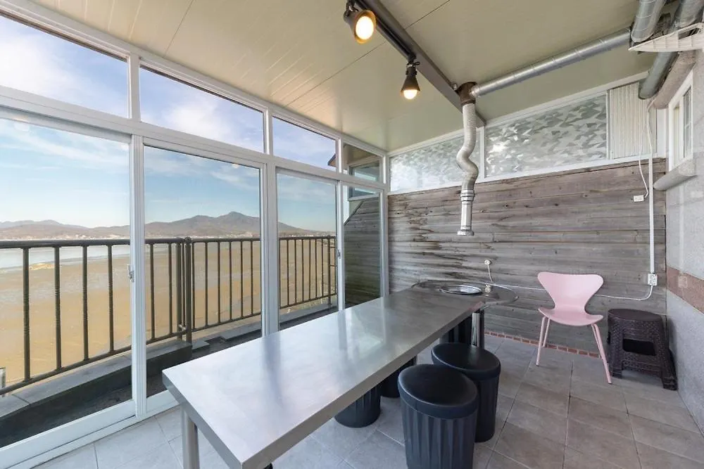 Ganghwa Punggyeongi Meomuneun Got Sonsu