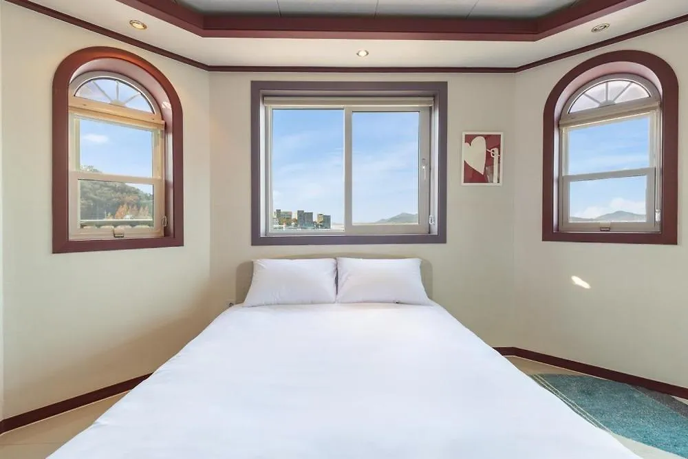 Ganghwa Punggyeongi Meomuneun Got Sonsu 3*,  South Korea