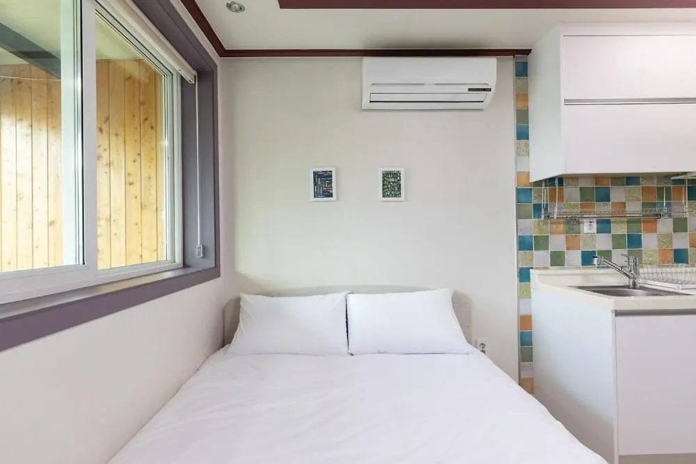 Ganghwa Punggyeongi Meomuneun Got Sonsu