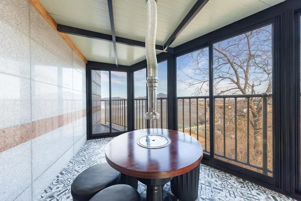 Ganghwa Punggyeongi Meomuneun Got Sonsu Guest house