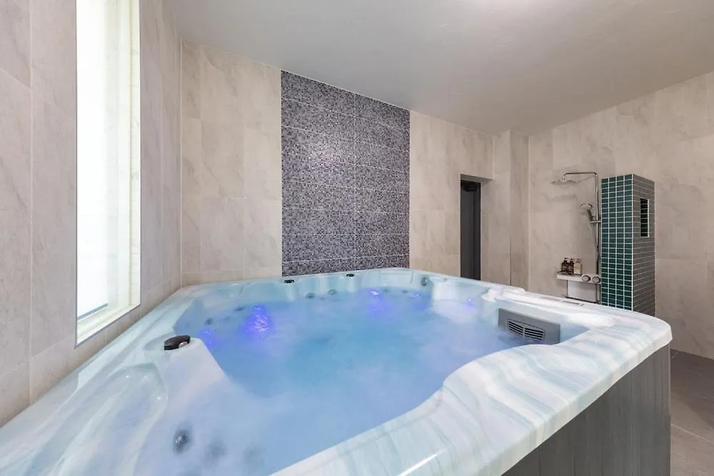 Ganghwa Punggyeongi Meomuneun Got Sonsu