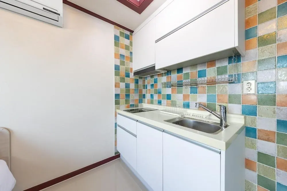 Ganghwa Punggyeongi Meomuneun Got Sonsu