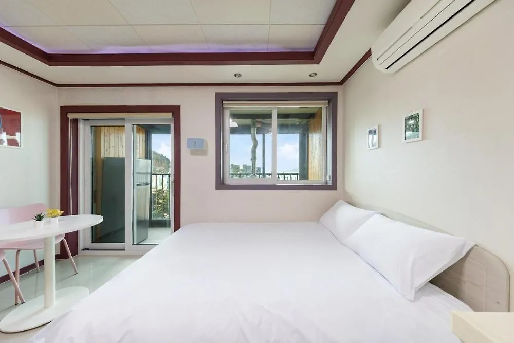 Ganghwa Punggyeongi Meomuneun Got Sonsu Guest house