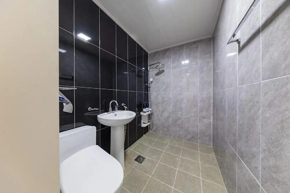 Ganghwa Punggyeongi Meomuneun Got Sonsu 3*,