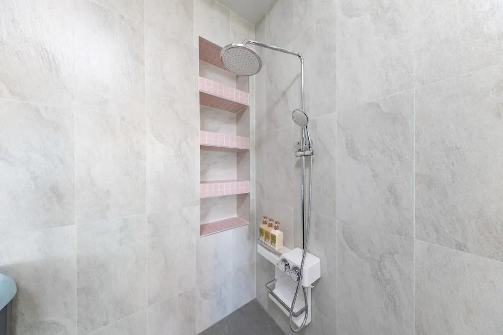 Ganghwa Punggyeongi Meomuneun Got Sonsu Guest house