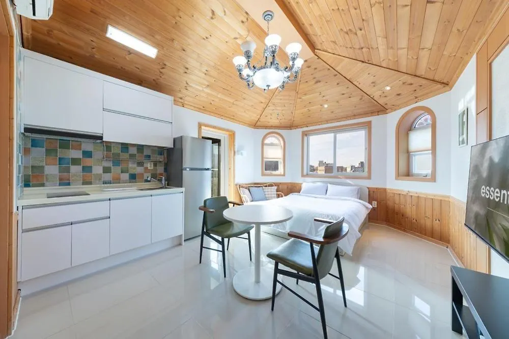 Ganghwa Punggyeongi Meomuneun Got Sonsu Guest house