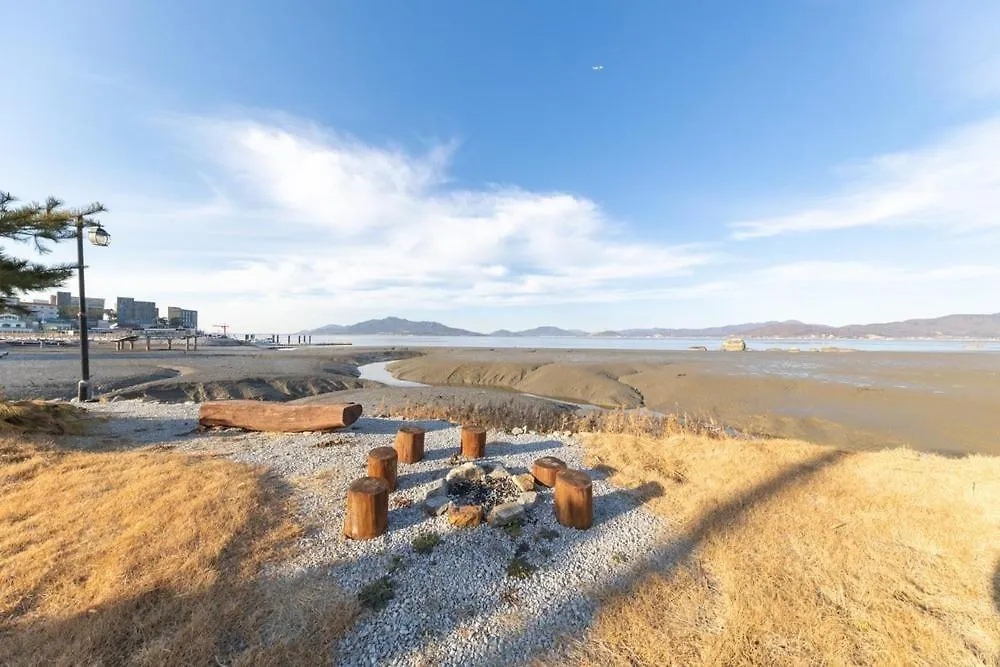 Ganghwa Punggyeongi Meomuneun Got Sonsu Guest house